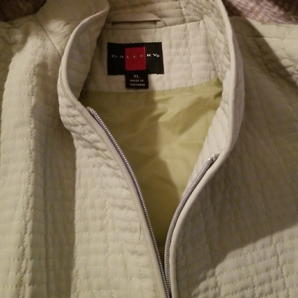 Jacket - Picture 3 of 4